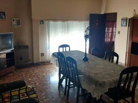 DEPARTAMENTO TIPO CASA 3 AMBIENTES AMPLIOS