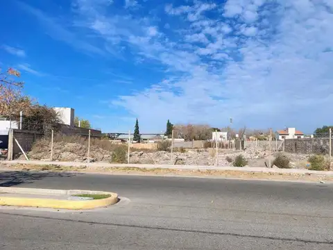 LOTE EN CAPITAL 30 M DE FRENTE | 808m2 | R2