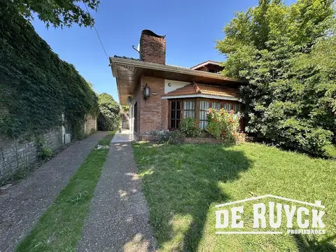 Chalet 3 ambientes con verde Quilmes Oeste
