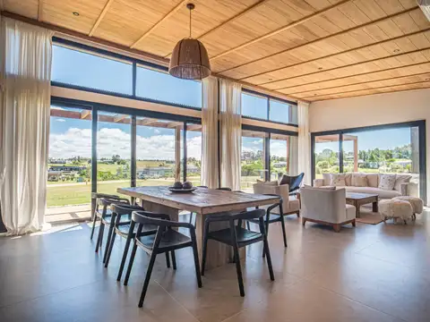 Casa en venta de 4 suites en Pueblo Mio