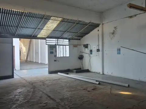 Galpon en Venta 43  mts Fondo