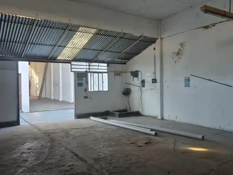 Galpon en Venta 43  mts Fondo