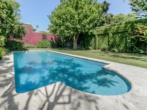 Casa en Alquiler con 3 cocheras