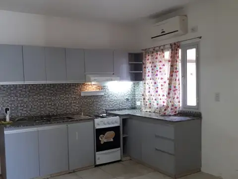 Casa en Alquiler con 1 cochera