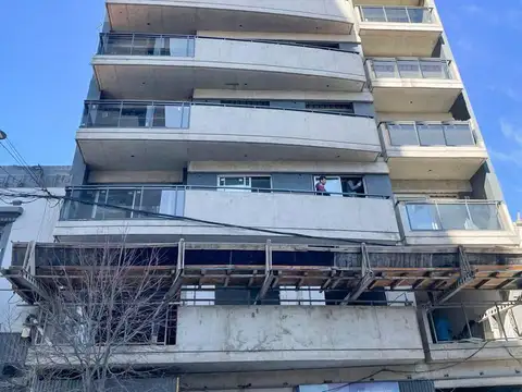 Córdoba esq. Suipacha  2° 03