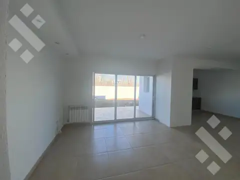 Depto Tipo Casa en Alquiler en Neuquen, $ 3.200.000