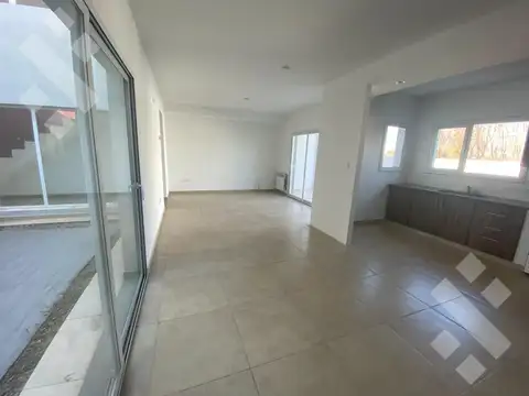 Depto Tipo Casa en Alquiler de 3 dormitorios