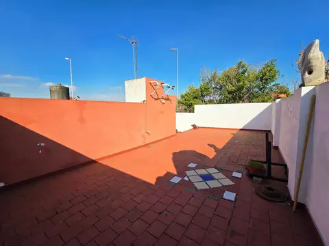 VENTA CASA 4 AMBIENTES TERRAZA PROPIA FLORES