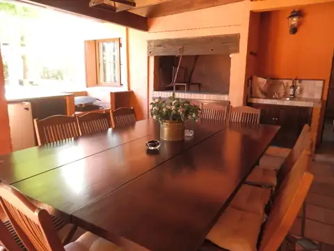 Casa 5 ambientes con 3 baños