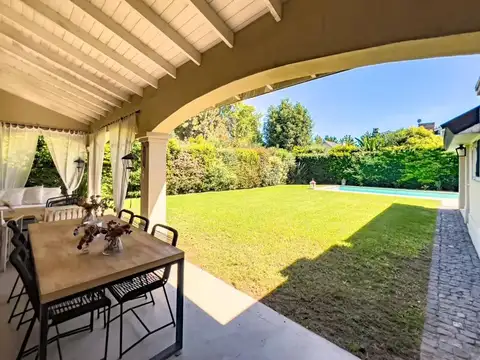 Casa en Venta en El Establo, USD 430.000