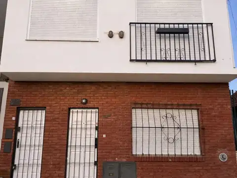 Depto Tipo Casa en Alquiler de 3 ambientes