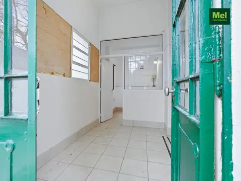 Oficina 6 ambientes con 2 baños