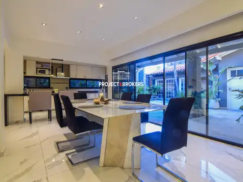 Casa en Venta con 4 cocheras