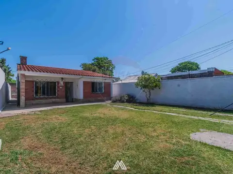 VENTA Casa 3 dorm. + Apto. con fondo en Maroñas 