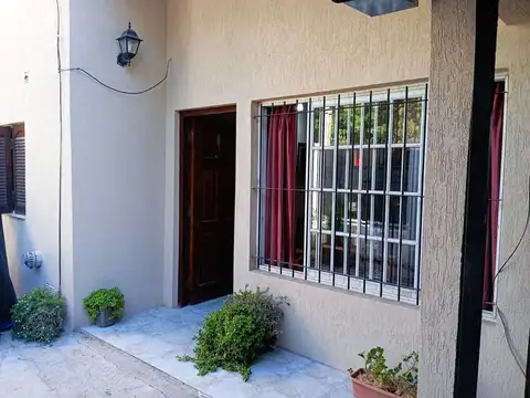 CASA 4 AMBIENTES VENTA TRISTAN SUAREZ CON DEPTO