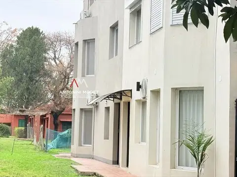 Casa en Alquiler con 1 cochera