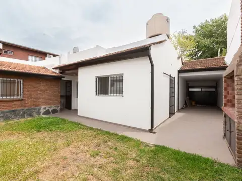 3 AMBIENTES CARAPACHAY JARDIN COCHERA PARRILLA