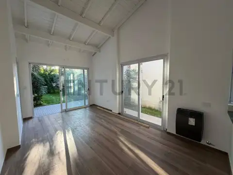 Casa 3 ambientes con 1 baño