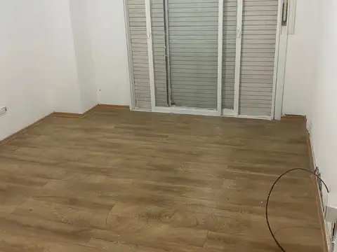 San Lorenzo 2400, Piso 1