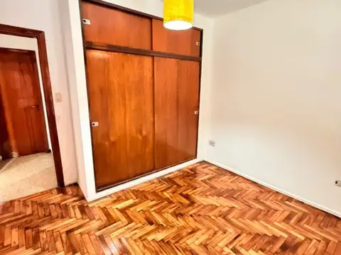 Casa en Alquiler con 1 cochera