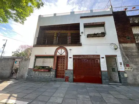 Alquiler de PH Tipo Casa al Frente ? 3 Plantas ? Flores