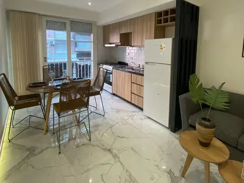 ALQUILER 24 MESES. Departamento 2 amb. reciclado y amoblado. Brown al 1700, Mar del Plata
