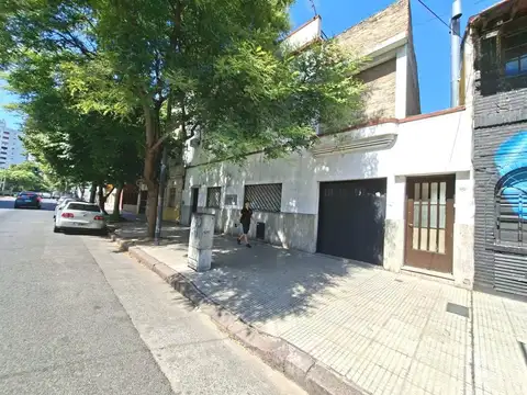 PH ENTRADA INDEPENDIENTE CON COCHERA DESTINO COMERCIAL