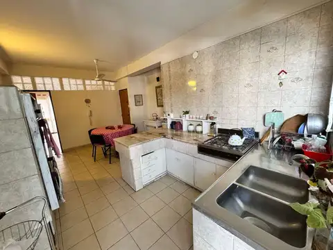 Departamento 6 ambientes con 2 baños