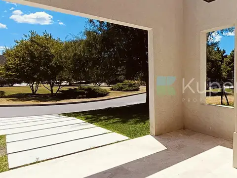 Casa en Alquiler en Ayres Plaza, USD 3.500