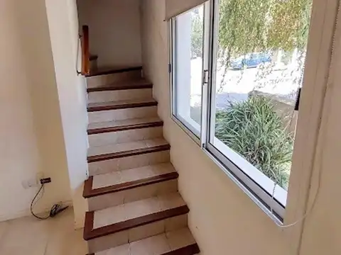 Casa en Alquiler con 1 cochera