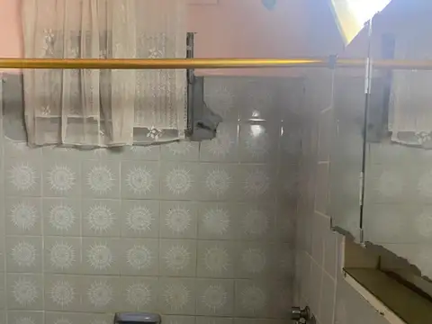 Casa 4 ambientes con 1 baño