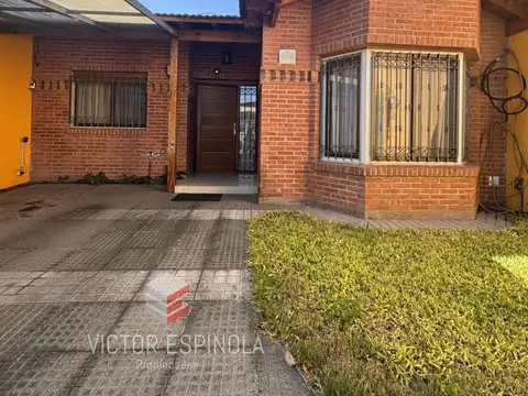 Casa 5 ambientes con 2 baños