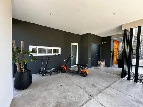 Casa en venta de 3 dormitorios en suite estilo moderno Estancias del Pilar.