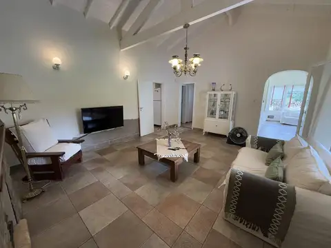 Casa 5 ambientes con 4 baños