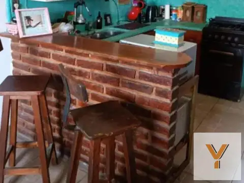 Casa 6 ambientes con 2 baños