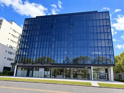 Oficinas 144 m2 con cochera sobre Libertador entre la Quinta presid y Puerto de Olivos