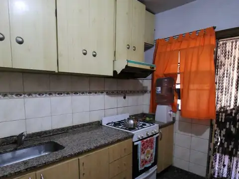 OPORTUNIDADA CASA 3 AMBIENTES CON COCHERAS