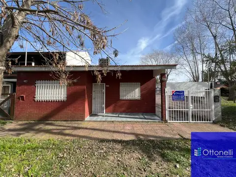 Casa en venta de 2 dormitorios c/ cochera en Costa Azul