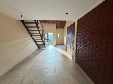 Depto Tipo Casa en Alquiler en Santos Lugares, $ 750.000
