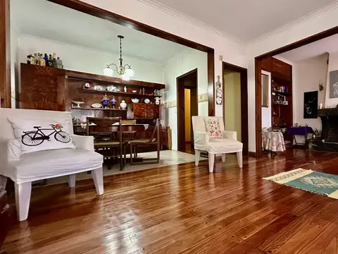 Casa en Alquiler con 2 cocheras