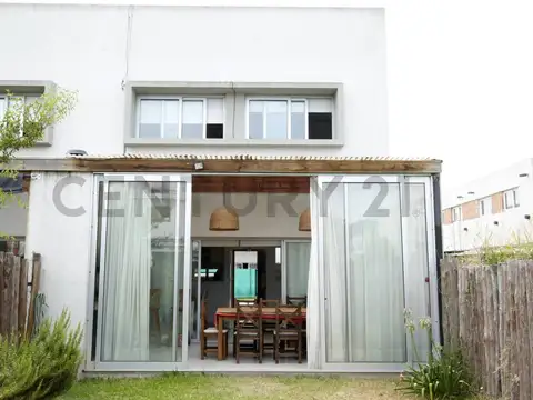Depto Tipo Casa en Venta en City Bell, USD 139.000