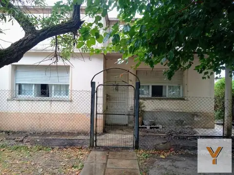 Casa en venta - 2 Dormitorios 1 Baño - 357Mts2 - Lezama