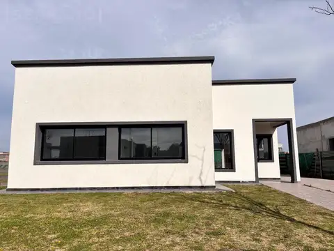 NOE. Venta Casa en Barrio San Pablo 5 ambientes sobre terreno de 510m2