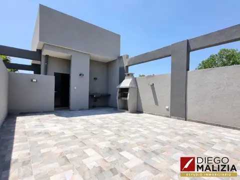 Venta departamento 2 ambientes con cochera, terraza propia, Lomas de Zamora.