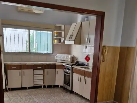 Casa 7 ambientes con 4 baños