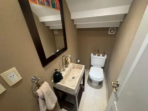 Casa 5 ambientes con 3 baños