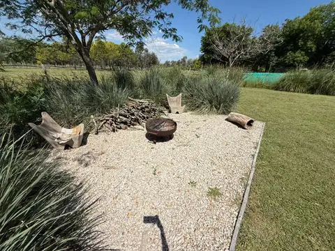 Venta Casa 3 ambientes con pileta, losa radiante, parrilla - Lote 1500m2