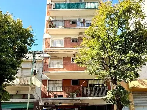 DEPARTAMENTO DE 1 AMBIENTE - LATERAL CON BALCON