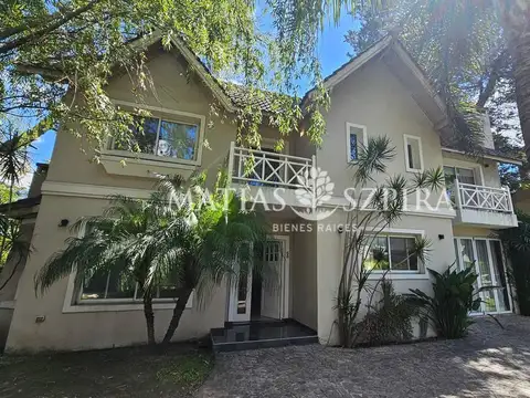 Oportunidad Casa 4 amb en Barrio María del Parque Leloir