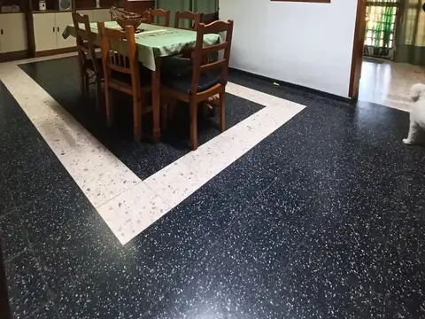 Casa 5 ambientes con 2 baños